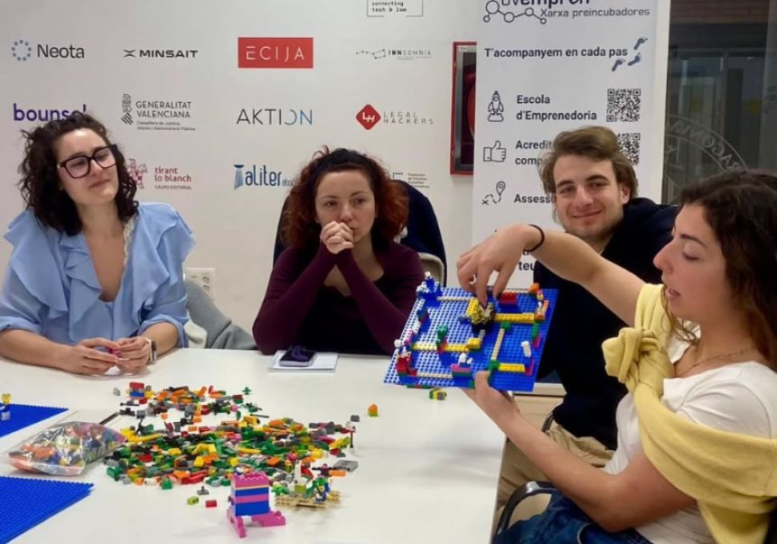 Estudiantes de Derecho en una sesión de la Fábrica de Ideas